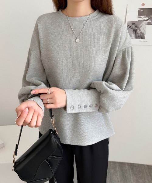 COCOMOMO(ココモモ)の「ロングカフス ボリュームスリーブトップス(Tシャツ/カットソー・レディース・ライトグレー/ベージュ/ダークグレー/ブラック・FREE)」の1枚目の写真