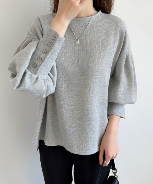 COCOMOMO(ココモモ)の「ロングカフス ボリュームスリーブトップス(Tシャツ/カットソー・レディース・ライトグレー/ベージュ/ダークグレー/ブラック・FREE)」の7枚目の写真