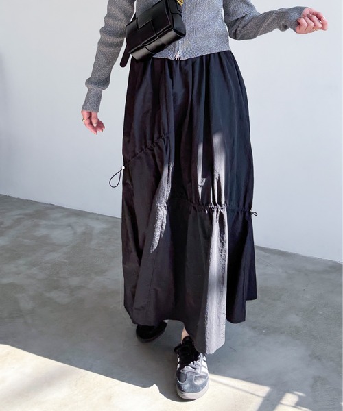 EPIMI E'PIMMY（エピミエピミー）の「ナイロンドロストティアードスカート（スカート・レディース・アイボリー/ブラック/カーキ・MEDIUM）」の2枚目の写真