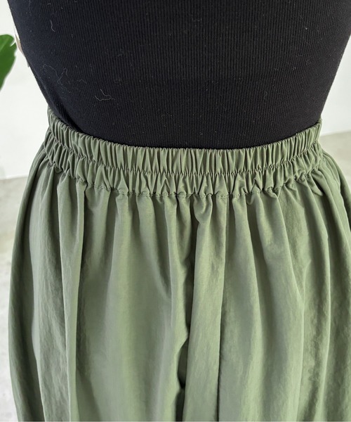 EPIMI E'PIMMY（エピミエピミー）の「ナイロンドロストティアードスカート（スカート・レディース・アイボリー/ブラック/カーキ・MEDIUM）」の10枚目の写真