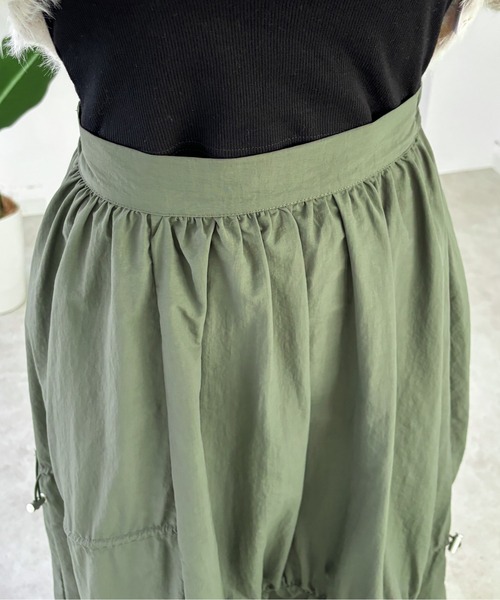 EPIMI E'PIMMY（エピミエピミー）の「ナイロンドロストティアードスカート（スカート・レディース・アイボリー/ブラック/カーキ・MEDIUM）」の17枚目の写真