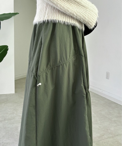 EPIMI E'PIMMY（エピミエピミー）の「ナイロンドロストティアードスカート（スカート・レディース・アイボリー/ブラック/カーキ・MEDIUM）」の5枚目の写真