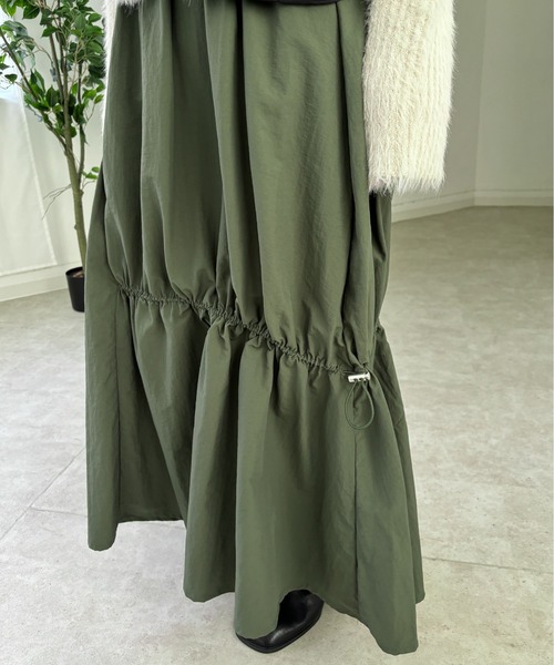 EPIMI E'PIMMY（エピミエピミー）の「ナイロンドロストティアードスカート（スカート・レディース・アイボリー/ブラック/カーキ・MEDIUM）」の14枚目の写真