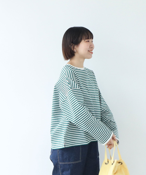 PAR ICI（パーリッシィ）の「ボーダー配色バインダー BIGカットソー（Tシャツ/カットソー・レディース・グリーン/サックスブルー/ピンク系その他/カーキ/ブラック/マスタード/イエロー/オレンジ/ライトブルー/ダークブラウン/グリーン系その他/ピンク系その他2・FREE）」の4枚目の写真