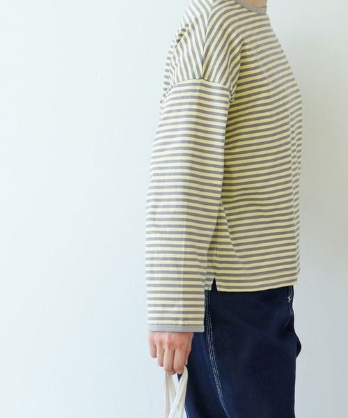 PAR ICI（パーリッシィ）の「ボーダー配色バインダー BIGカットソー（Tシャツ/カットソー・レディース・グリーン/サックスブルー/ピンク系その他/カーキ/ブラック/マスタード/イエロー/オレンジ/ライトブルー/ダークブラウン/グリーン系その他/ピンク系その他2・FREE）」の14枚目の写真