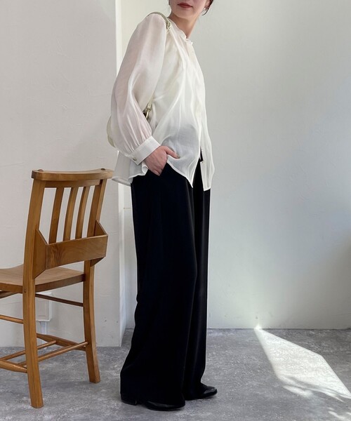 fredy emue（フレディエミュ）の「シアー前開きギャザースリーブブラウス（シャツ/ブラウス・レディース・オフホワイト/サックスブルー/ベビーピンク/ブラック・38）」の7枚目の写真