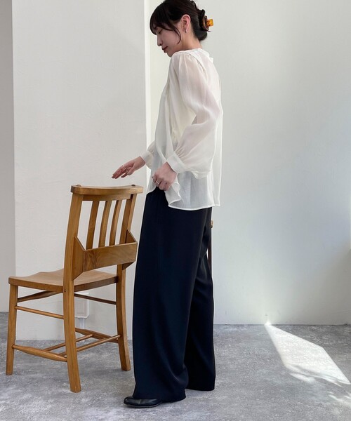 fredy emue（フレディエミュ）の「シアー前開きギャザースリーブブラウス（シャツ/ブラウス・レディース・オフホワイト/サックスブルー/ベビーピンク/ブラック・38）」の10枚目の写真