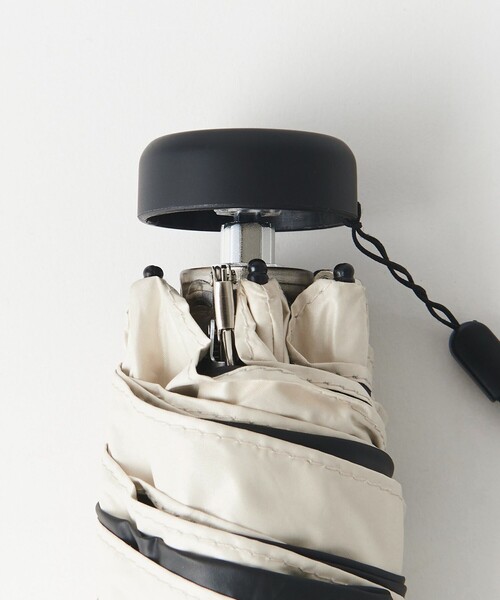 BEAUTY&YOUTH UNITED ARROWS（ビューティーアンドユースユナイテッドアローズ）の「UV プロテクション アンブレラ -晴雨兼用-（折りたたみ傘・レディース・ライトブルー/ブラック/ナチュラル・FREE）」の15枚目の写真
