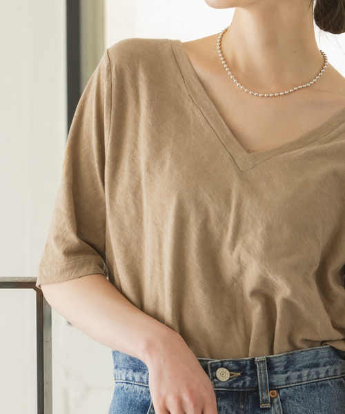 RITA（リタ）の「《NOBLE別注》RITA/リタ スラブVネックT（Tシャツ/カットソー・レディース・ブラック/サックスブルー/ホワイト/ベージュ・FREE）」の6枚目の写真