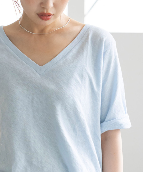 RITA（リタ）の「《NOBLE別注》RITA/リタ スラブVネックT（Tシャツ/カットソー・レディース・ブラック/サックスブルー/ホワイト/ベージュ・FREE）」の9枚目の写真