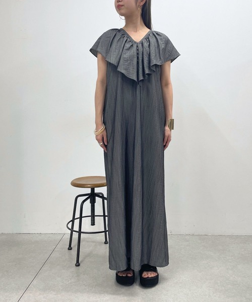 Omekashi（オメカシ）の「【オケージョンにも使える！】ノースリフリルカラーワンピース（ワンピース・レディース・オフホワイト/チャコールグレー/ブラック/レッド・36/38）」の15枚目の写真