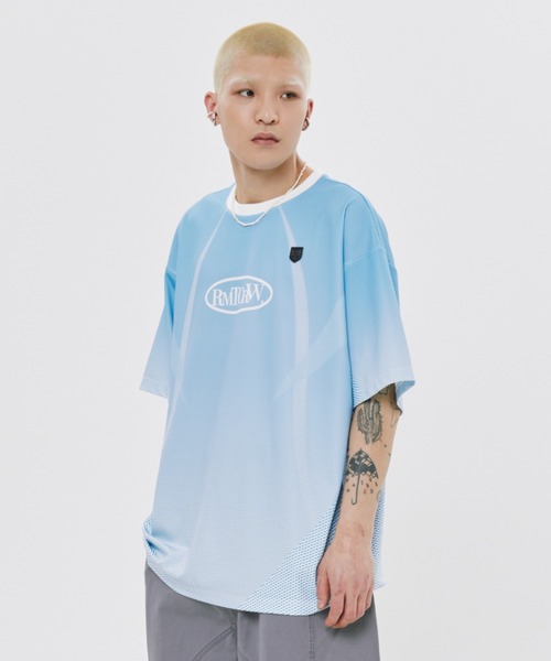 ROMANTIC CROWN（ロマンティッククラウン）の「A'GEM/9 × .kom 『ROMANTIC CROWN/ロマンティック クラウン』 SHINING LOGO SOCCER JERSEY/シャイニングロゴジャージ（ジャージ・メンズ・ライトブルー/ブラック・L/M）」の7枚目の写真