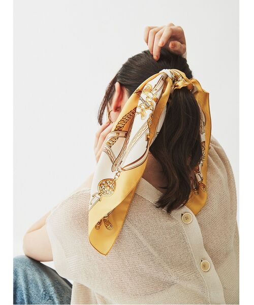 UNTITLED（アンタイトル）の「【手洗い／58cm正方形】ベルトプリントスカーフ（ストール/ショール・レディース・イエロー系4/ブルーグリーン/ピンク系1/ベージュ系その他7・99）」の8枚目の写真