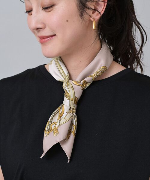 UNTITLED（アンタイトル）の「【手洗い／58cm正方形】ベルトプリントスカーフ（ストール/ショール・レディース・イエロー系4/ブルーグリーン/ピンク系1/ベージュ系その他7・99）」の14枚目の写真