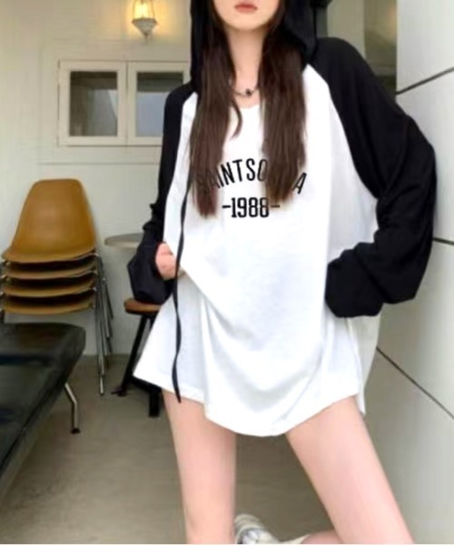 SHEENA(シーナ)の「ロゴプリントラグランフードロンT(Tシャツ/カットソー・レディース・ホワイト×ブラック・M)」の8枚目の写真