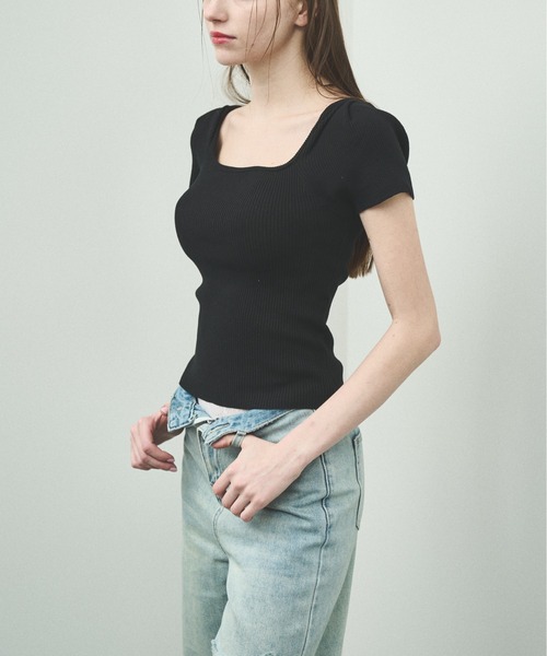 MOCOA'S（モコアズ）の「ラウンドネックリブニットトップス（Tシャツ/カットソー・レディース・ナチュラル/ブラック・FREE）」の9枚目の写真