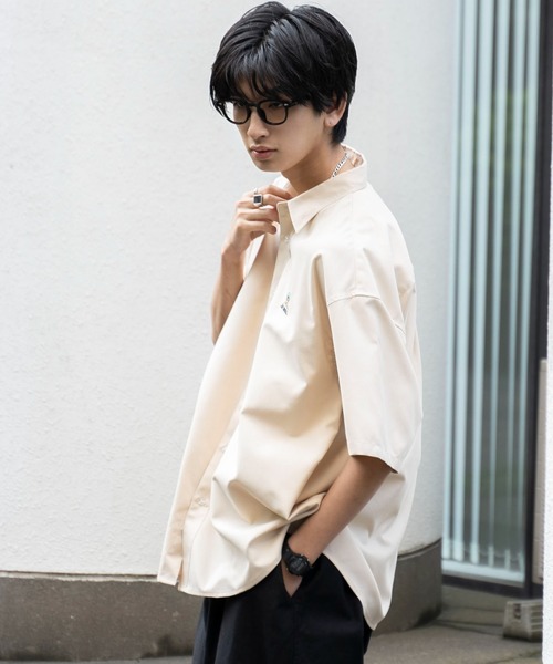 WEGO（ウィゴー）の「WEGO/イージーケアオックスフォードワンポイントシャツ（シャツ/ブラウス・メンズ・ホワイト/ベージュ/サックスブルー・SMALL/LARGE/MEDIUM）」の16枚目の写真