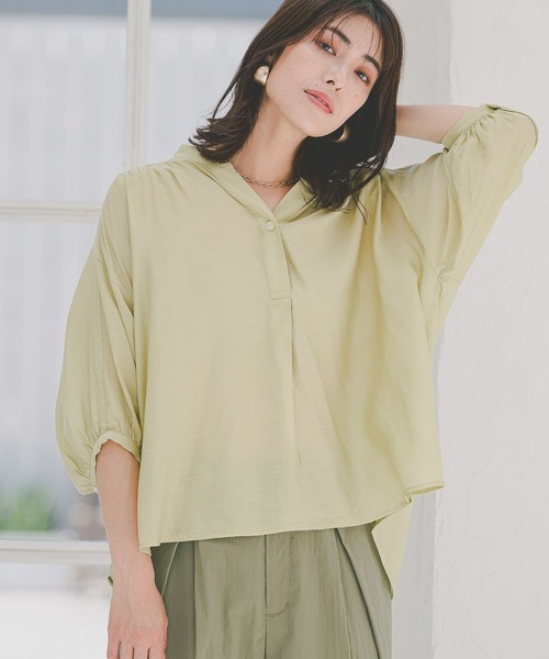 Elura（エルーラ）の「セミシアスキッパーブラウス/116631（シャツ/ブラウス・レディース・ライトイエロー/グレイッシュベージュ/オフホワイト/ネイビー/グリーン/ライトブルー・MEDIUM/LARGE/SMALL）」の6枚目の写真