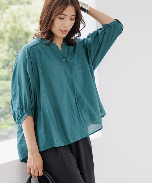 Elura（エルーラ）の「セミシアスキッパーブラウス/116631（シャツ/ブラウス・レディース・ライトイエロー/グレイッシュベージュ/オフホワイト/ネイビー/グリーン/ライトブルー・MEDIUM/LARGE/SMALL）」の4枚目の写真