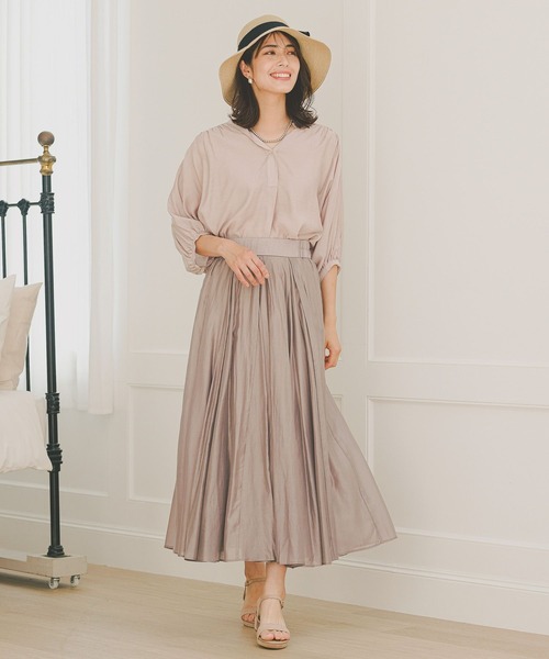 Elura（エルーラ）の「セミシアスキッパーブラウス/116631（シャツ/ブラウス・レディース・ライトイエロー/グレイッシュベージュ/オフホワイト/ネイビー/グリーン/ライトブルー・MEDIUM/LARGE/SMALL）」の20枚目の写真