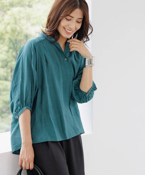 Elura（エルーラ）の「セミシアスキッパーブラウス/116631（シャツ/ブラウス・レディース・ライトイエロー/グレイッシュベージュ/オフホワイト/ネイビー/グリーン/ライトブルー・MEDIUM/LARGE/SMALL）」の15枚目の写真