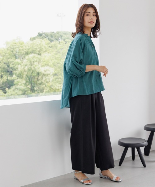 Elura（エルーラ）の「セミシアスキッパーブラウス/116631（シャツ/ブラウス・レディース・ライトイエロー/グレイッシュベージュ/オフホワイト/ネイビー/グリーン/ライトブルー・MEDIUM/LARGE/SMALL）」の7枚目の写真