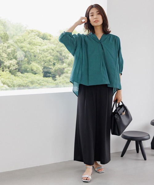 Elura（エルーラ）の「セミシアスキッパーブラウス/116631（シャツ/ブラウス・レディース・ライトイエロー/グレイッシュベージュ/オフホワイト/ネイビー/グリーン/ライトブルー・MEDIUM/LARGE/SMALL）」の8枚目の写真