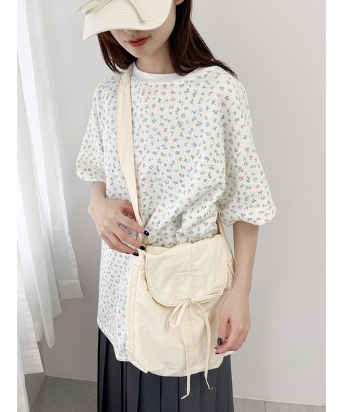 WC（ダブル シー）の「リボンパテッドフラップショルダー（ショルダーバッグ・レディース・アイボリー/ブラック・FREE）」の5枚目の写真