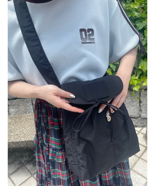 WC（ダブル シー）の「リボンパテッドフラップショルダー（ショルダーバッグ・レディース・アイボリー/ブラック・FREE）」の9枚目の写真