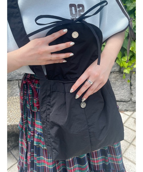 WC（ダブル シー）の「リボンパテッドフラップショルダー（ショルダーバッグ・レディース・アイボリー/ブラック・FREE）」の10枚目の写真