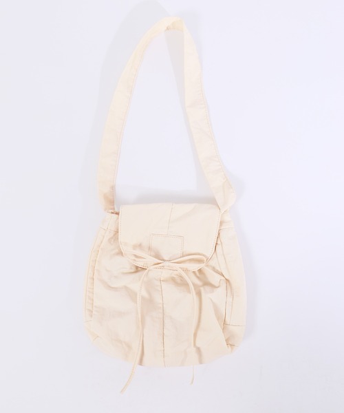 WC（ダブル シー）の「リボンパテッドフラップショルダー（ショルダーバッグ・レディース・アイボリー/ブラック・FREE）」の13枚目の写真