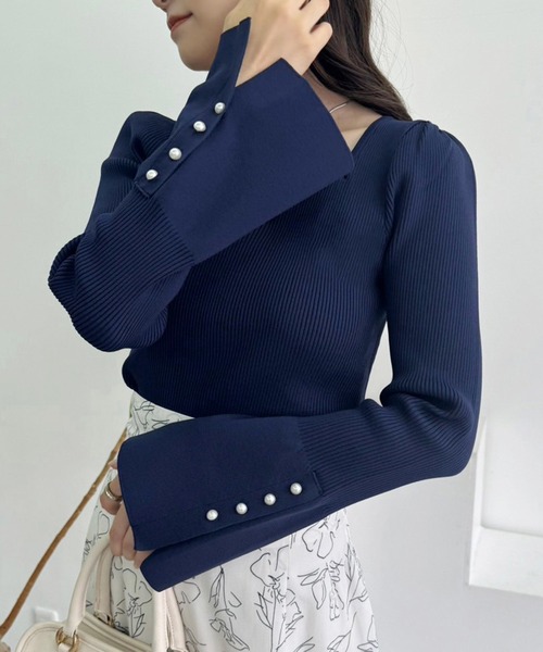 one after another NICE CLAUP(ワンアフターアナザーナイスクラップ)の「【WEB限定商品】パールボタンベルスリーブニット(ニット/セーター・レディース・グレー/ブラック/アイボリー/ピンク/ベージュ/ネイビー・FREE)」の5枚目の写真