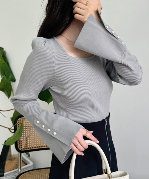 one after another NICE CLAUP(ワンアフターアナザーナイスクラップ)の「【WEB限定商品】パールボタンベルスリーブニット(ニット/セーター・レディース・グレー/ブラック/アイボリー/ピンク/ベージュ/ネイビー・FREE)」の3枚目の写真