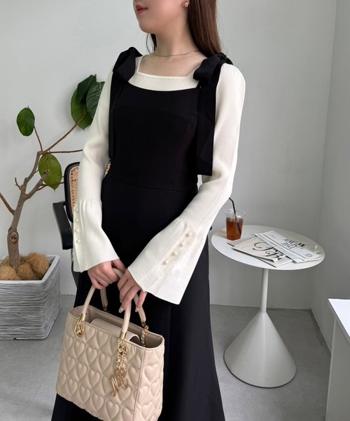 one after another NICE CLAUP(ワンアフターアナザーナイスクラップ)の「【WEB限定商品】パールボタンベルスリーブニット(ニット/セーター・レディース・グレー/ブラック/アイボリー/ピンク/ベージュ/ネイビー・FREE)」の15枚目の写真