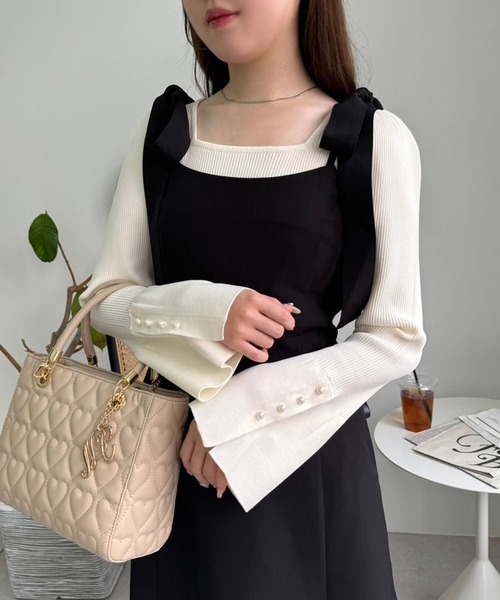 one after another NICE CLAUP(ワンアフターアナザーナイスクラップ)の「【WEB限定商品】パールボタンベルスリーブニット(ニット/セーター・レディース・グレー/ブラック/アイボリー/ピンク/ベージュ/ネイビー・FREE)」の16枚目の写真