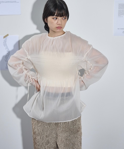 THE YOn(ザヨン)の「シャーリングデザインドロストスリーブシアーブラウス(シャツ/ブラウス・レディース・ブラック/アイボリー/ボルドー・FREE)」の15枚目の写真