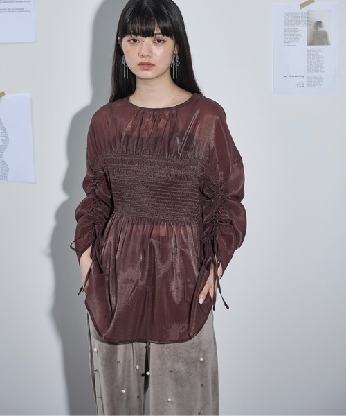 THE YOn(ザヨン)の「シャーリングデザインドロストスリーブシアーブラウス(シャツ/ブラウス・レディース・ブラック/アイボリー/ボルドー・FREE)」の5枚目の写真