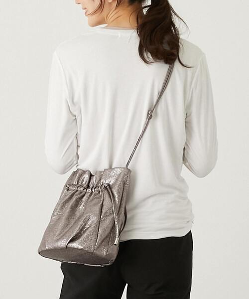 MELROSE claire（メルローズ クレール）の「【キラキラメタリックバッグ】（ショルダーバッグ・レディース・ブラック/シルバー/ガンメタ・FREE）」の8枚目の写真