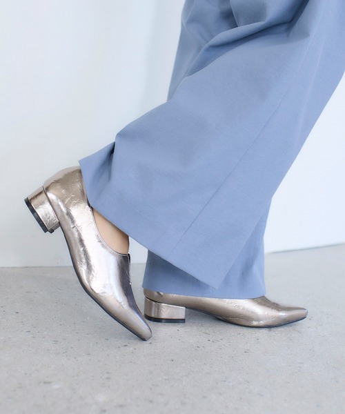 noyau（ノヤウ）の「ポインテッドトゥスリットフラットパンプス（パンプス・レディース・ゴールド/シルバー系その他/ブラック・M/S/LL/L）」の3枚目の写真