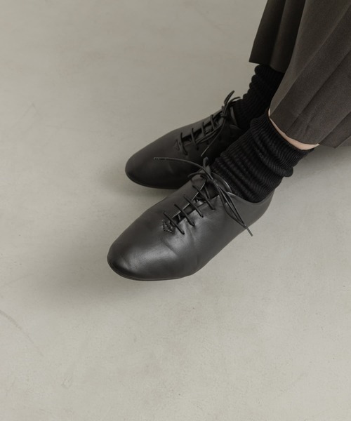 URBAN RESEARCH DOORS(アーバンリサーチドアーズ)の「レースアップシューズ(その他シューズ・レディース・オフホワイト/ブラック・36/37/38)」の4枚目の写真