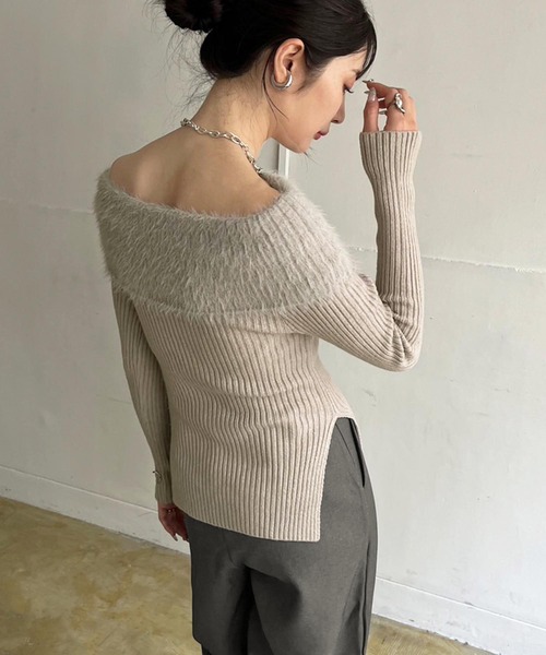Jewelobe(ジュエローブ)の「シャギー×リブオフショルニットトップス(ニット/セーター・レディース・ブラック/レッド/グレー・FREE)」の7枚目の写真