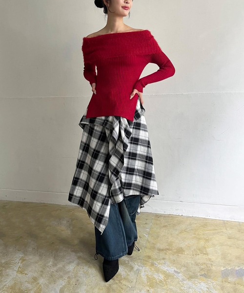 Jewelobe(ジュエローブ)の「シャギー×リブオフショルニットトップス(ニット/セーター・レディース・ブラック/レッド/グレー・FREE)」の15枚目の写真
