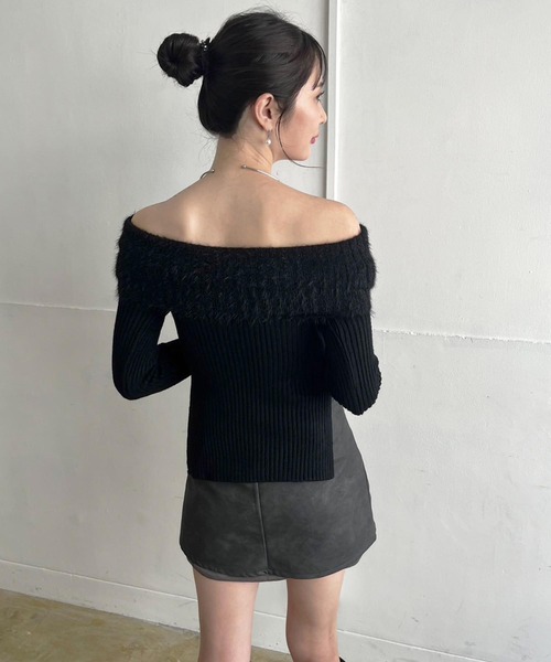 Jewelobe(ジュエローブ)の「シャギー×リブオフショルニットトップス(ニット/セーター・レディース・ブラック/レッド/グレー・FREE)」の21枚目の写真