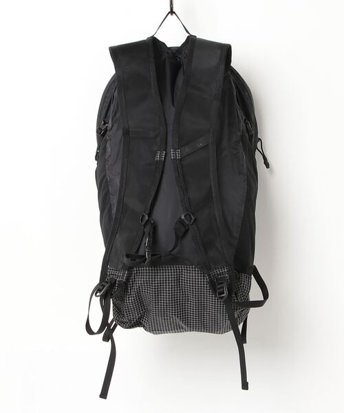 Matador(マタドール)の「MATADOR Freefly16 Packable Backpack マタドール フリーフライ16 バックパック(バックパック/リュック・メンズ・ブラック・FREE)」の2枚目の写真