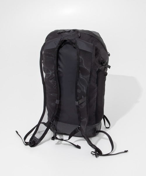 Matador(マタドール)の「MATADOR Freefly16 Packable Backpack マタドール フリーフライ16 バックパック(バックパック/リュック・メンズ・ブラック・FREE)」の8枚目の写真