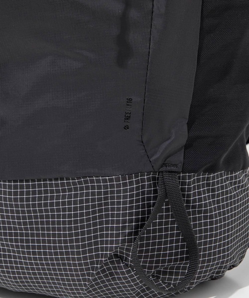 Matador(マタドール)の「MATADOR Freefly16 Packable Backpack マタドール フリーフライ16 バックパック(バックパック/リュック・メンズ・ブラック・FREE)」の12枚目の写真