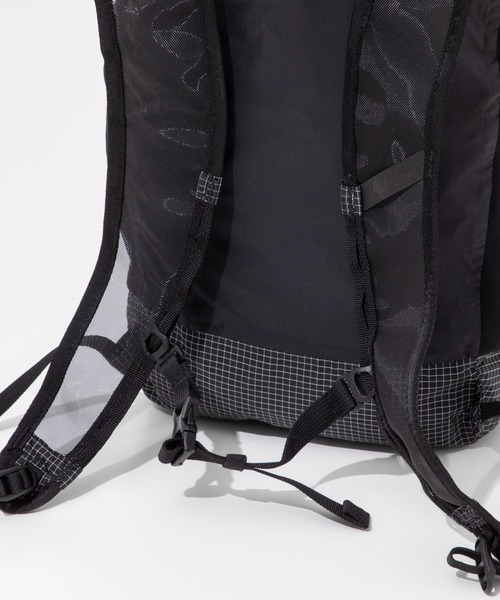 Matador(マタドール)の「MATADOR Freefly16 Packable Backpack マタドール フリーフライ16 バックパック(バックパック/リュック・メンズ・ブラック・FREE)」の13枚目の写真