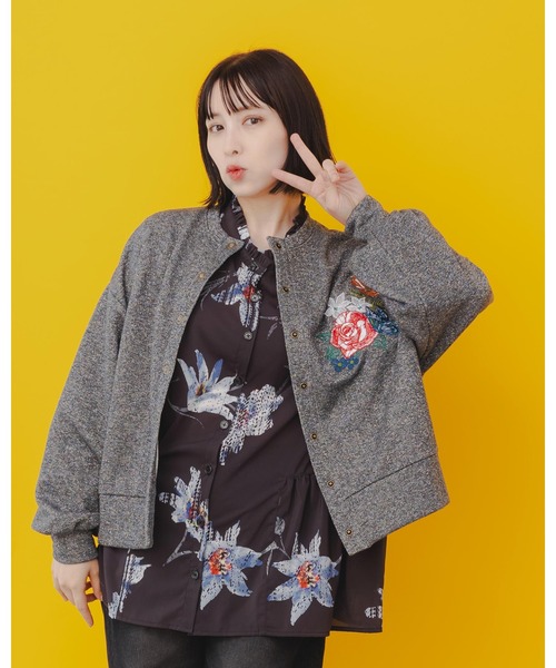 iS ScoLar（イズスカラー）の「543237：花と蝶の刺繍 ラメ裏毛カーディガン（カーディガン/ボレロ・レディース・ピンク/ベージュ/ブラック・M）」の5枚目の写真