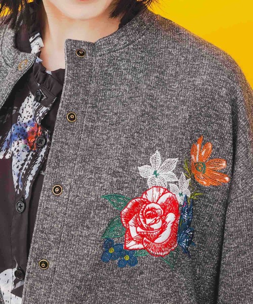 iS ScoLar（イズスカラー）の「543237：花と蝶の刺繍 ラメ裏毛カーディガン（カーディガン/ボレロ・レディース・ピンク/ベージュ/ブラック・M）」の8枚目の写真
