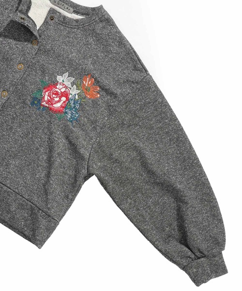 iS ScoLar（イズスカラー）の「543237：花と蝶の刺繍 ラメ裏毛カーディガン（カーディガン/ボレロ・レディース・ピンク/ベージュ/ブラック・M）」の19枚目の写真